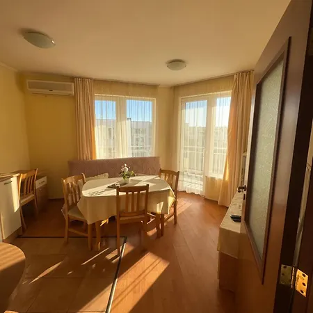 Yassen - Apartma 41 S Vyhledem Na Bazen Daire *